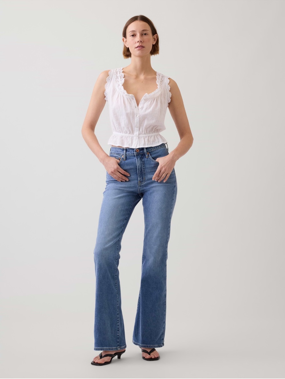 GAP Women's Flared Jeans in Medium Blue